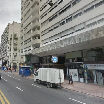 Local sobre 18 de julio 100 m2