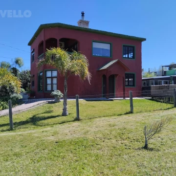 Casa en alquiler en el Chorro a metros de la playa