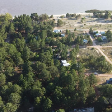 Terreno esquinero en venta en Balneario Zagarzazú Carmelo