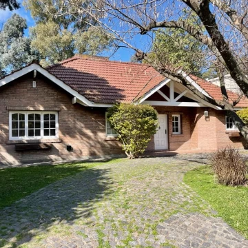 Casa en venta con quincho cerrado en Pilar del Lago - VENTA CON RENTA HASTA MAYO'27