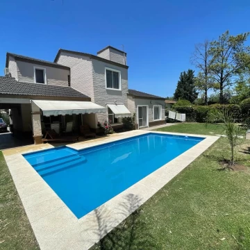 Impecable casa en el C. C. Champagnat