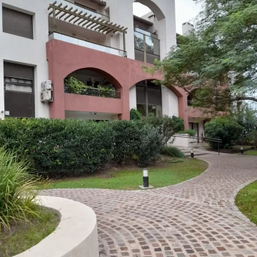 Alquiler depto 2 dormitorios con cochera /opcional muebles,amenities-Casonas del Parque -