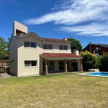 Casa en venta en Los Pilares (con renta hasta octubre de 2026)