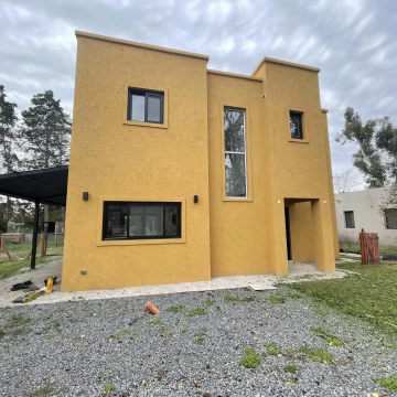 Casa en venta CON RENTA en barrio Santa Clara