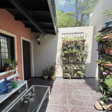 OPORTUNIDAD. Casa en venta en Barrio Santa Rita - Manzanares.