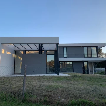 Gran casa sobre lote interno, San Matías, Escobar