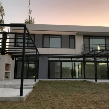 Casa en venta San Matías, lote interno, 3 dormitorios.