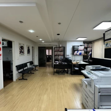 Oficina en Almagro con cochera lista para entrar  