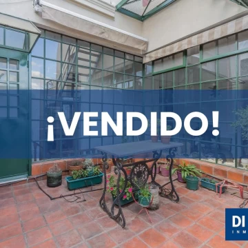 Este edificio tiene todo lo que necesitas: Tu Casa, tu Comercio, un Loft para renta y Cocheras!