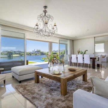 Casa en Venta al lago Barrio Los Lagos - Nordelta