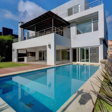 Casa a estrenar con amarra y muelle propio en El Yacht Nordelta