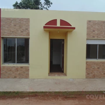 Venta casa ubicada en  Carmelo , dos habitaciones, baño, cocina, living comedor, cochera. Financiación.