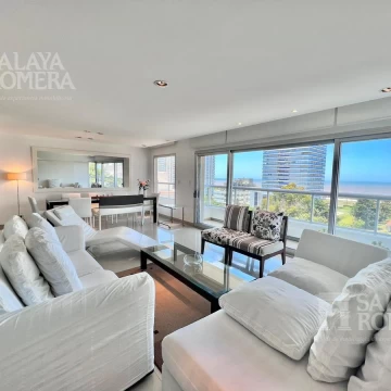 Venta - Apartamento de categoria , 3 suites , Playa Brava , Punta del Este SAP4748172