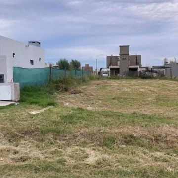 Garrone Entre Suipacha Y Elorza - Terreno De 520 M2 En Venta - Funes Norte