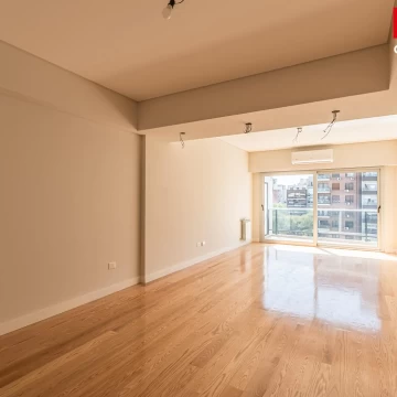 Departamento en  venta de 4 ambientes al contrafrente con balcón, 2 cocheras y baulera  en Caballito