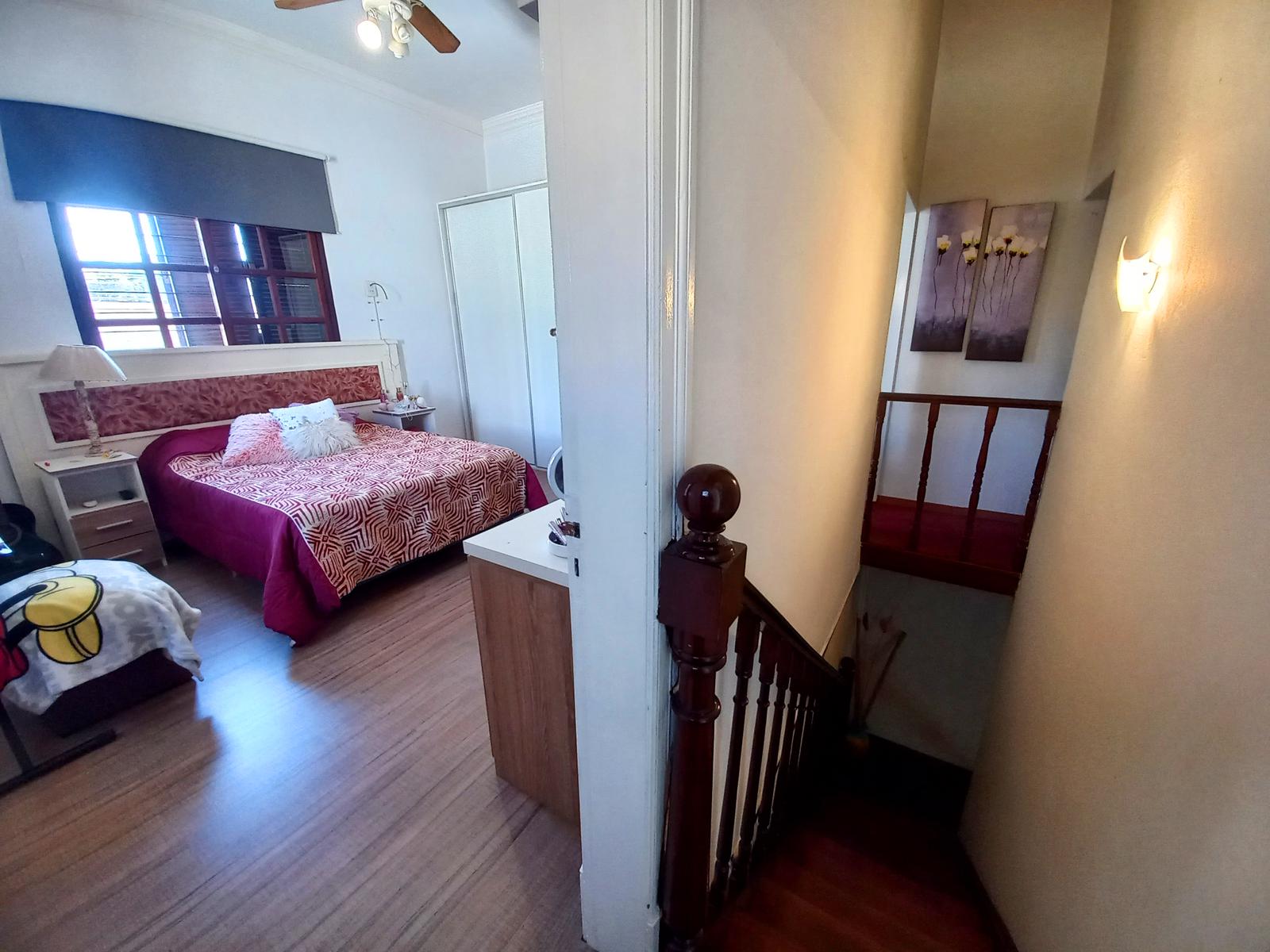 Regimiento 11 300 - Casa en venta de tres dormitorios con pileta en Rosario