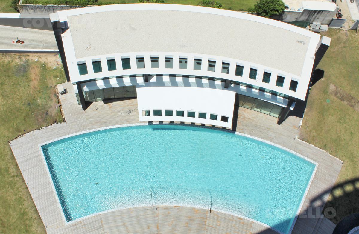 Piscina abierta y spa