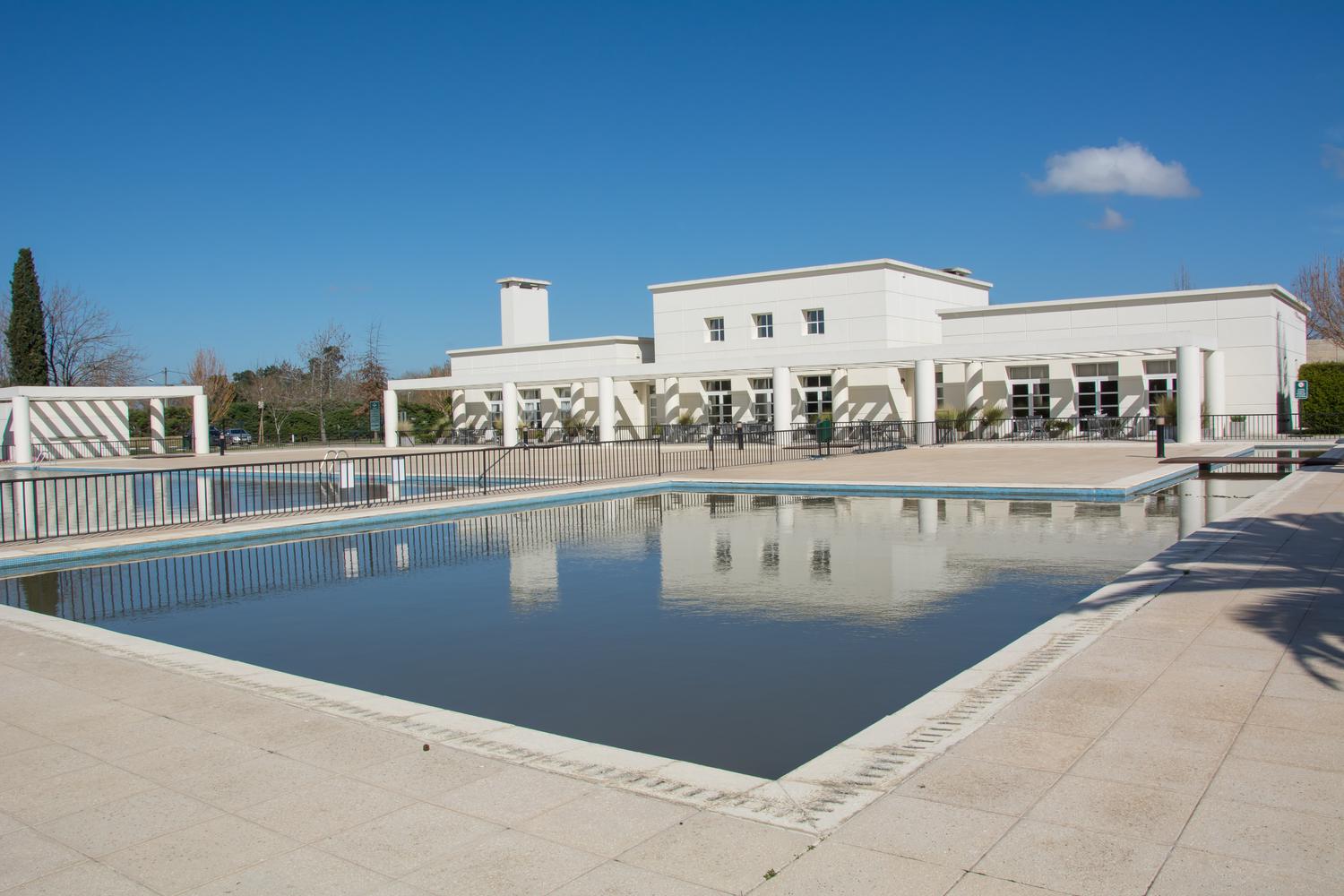 Club House y Piletas