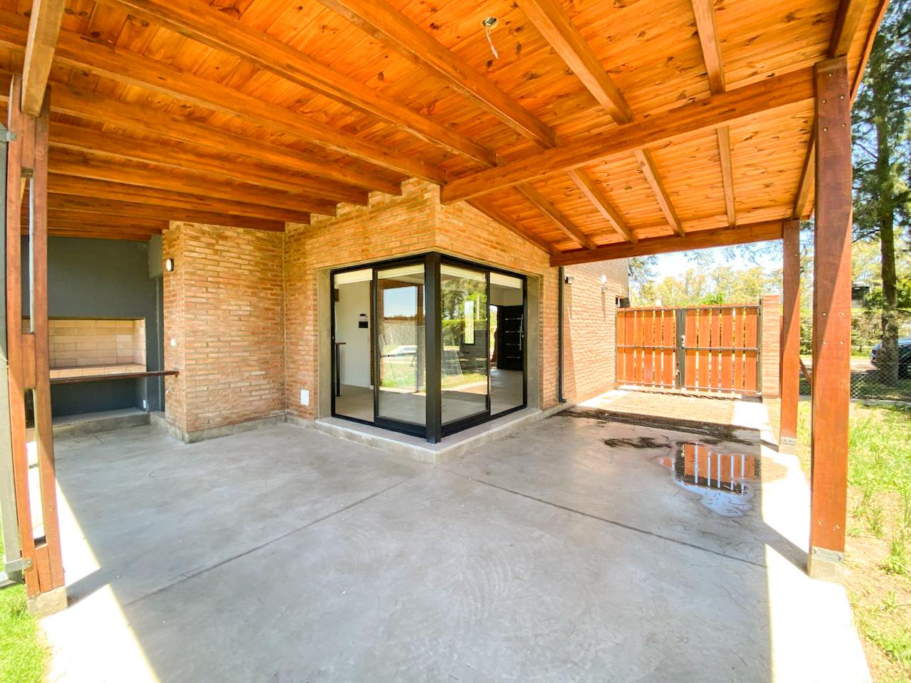 Duplex dos dormitorios en venta en General Lagos