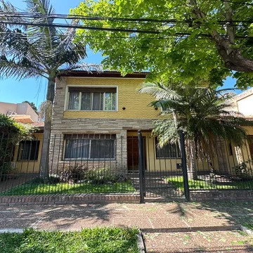 Venta: Casa sobre Boulevard San Martin - Ciudad Jardin - Zelaschi Propiedades