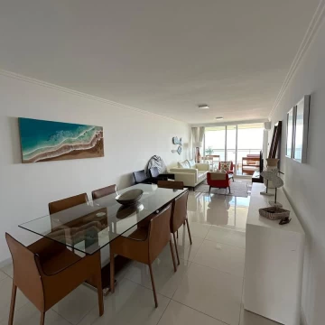 Apartamento en venta de 3 dormitorios suite en Playa Mansa