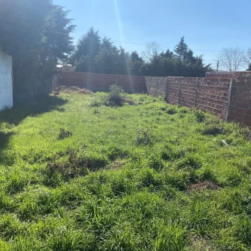 VENDE lote en barrio Yaguarón