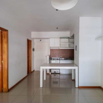 Venta departamento de 1 dormitorio. Plaza Irlanda. Edificio de 10 años. Caballito