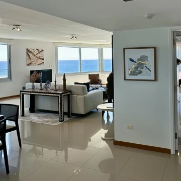Alquiler temporal, departamento en Playa Brava 4 suites en primera linea.