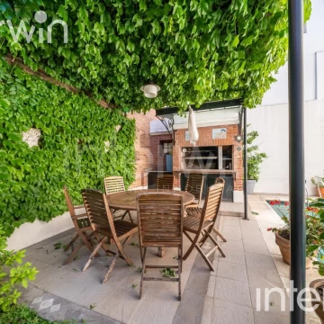 Casa en Venta - 5 ambientes - 2 cocheras - Jardín - Piscina - Parrilla - Villa Devoto