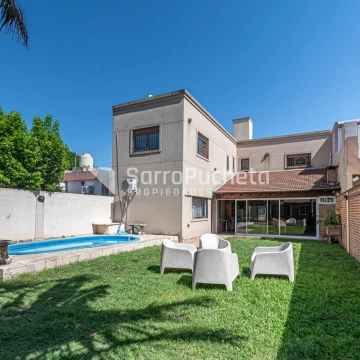 Venta casa 5 ambientes con parque y piscina en Morón