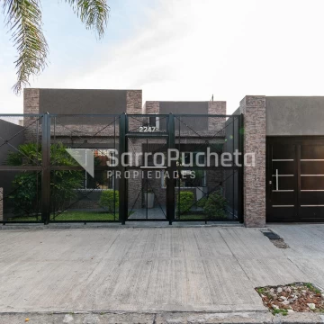 Venta Casa 3 ambientes con  departamento de 2 ambientes en Ramos Mejia.