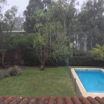 Gran galería y jardín! Tres dormitorios en planta baja más suite en planta alta