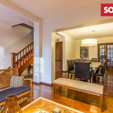 Venta - Casa 5 ambientes con cochera y piscina - Vicente López