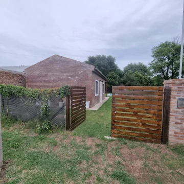 VENTA Casa en  calle 29 y calle 44 - Los Pinos 2 - Álvarez