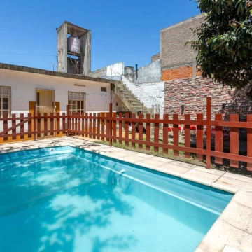 VENTA/PERMUTA - Casas de 3 dormitorios con cochera. Villa Gobernador Gálvez.