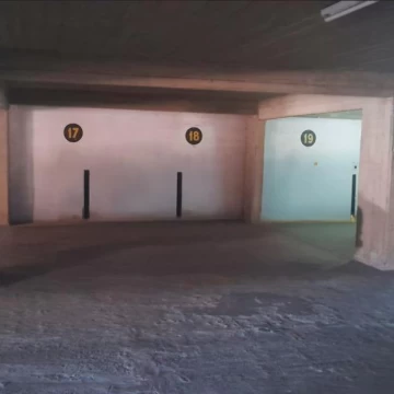 VENTA - Cochera en edificio con seguridad 24h. Centro, Rosario.
