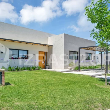 Propiedad en lote central en venta en Santo Tomás