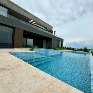 Casa a estrenar al lago en Marinas