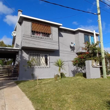 Venta dos Casas Frente al mar en Playa Grande Piriapolis