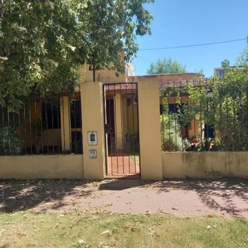 CASA DE 3 DORMITORIOS EN ALBERDI OESTE