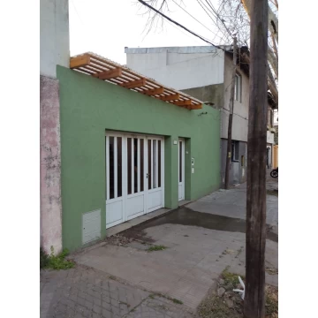 CASA DE 3 DORMITORIOS -Arroyito