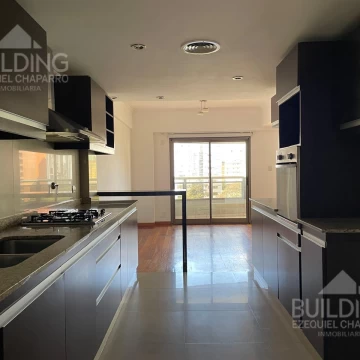 Departamento Piso categoria en Alquiler - La Plata - tres dormitorios cochera