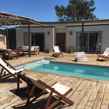 Casa 4 dormitorios en alquiler en Club de Mar Jose Ignacio