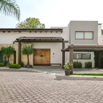 CASA EN VENTA EN ZONA CALZADA ZAVALETA
