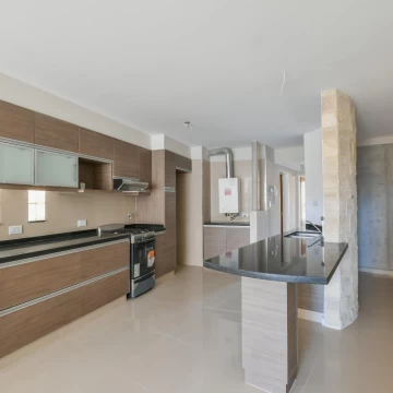 VENTA - Departamento 2 dormitorios, con balcón, y cochera. Centro, Rosario.