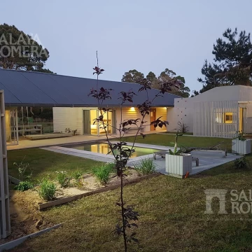 Casa de 4 Dormitorios con piscina y parrillero en Pinar del Faro, Jose Ignacio 