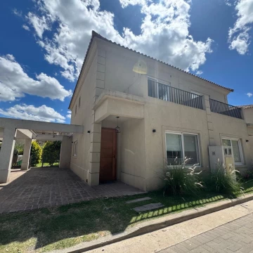 Casa en  Venta de 4 Ambientes en Pilar