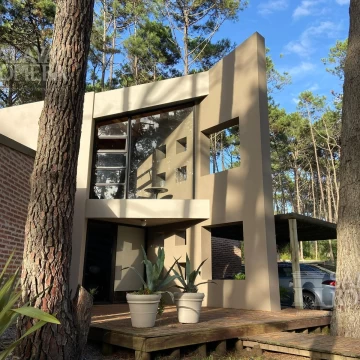 VENTA: CASA LAGUNA BLANCA 4 DORMITORIOS