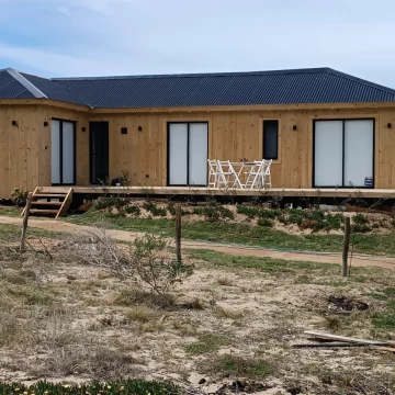 CASA DE 2 DORMITORIOS A 3 CUADRAS DE LA PLAYA EN ARENAS DE JOSE IGNACIO