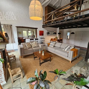 VENTA - Casa de 4 dormitorios y tres baños en La Barra SHO2231256